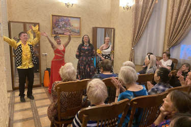 Представления для постояльцев